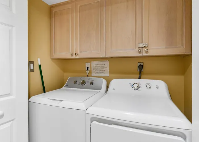 Dollar 202 Apartment *
